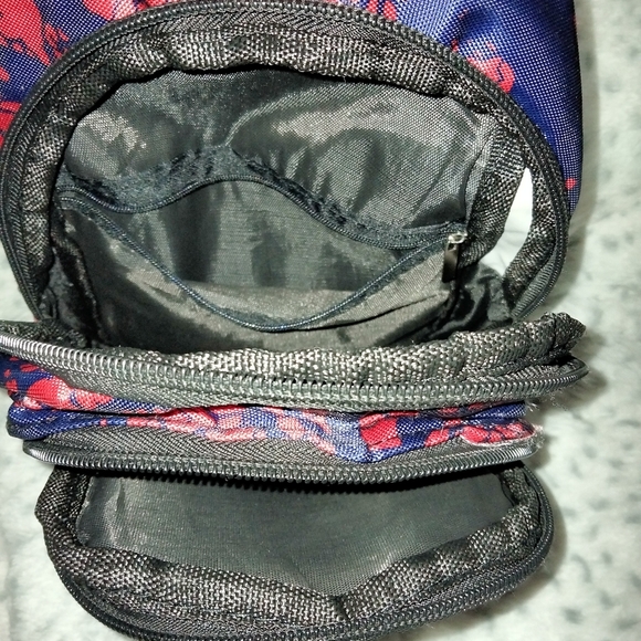 **SOLD** Kuchen & Bag Nike Crossbody Mini-Backpack - Picture 3 of 6